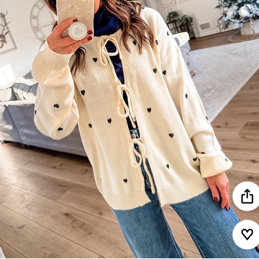 NWT CREAM CARDIGAN WITH BLACK HEARTS AND BOW TIES⭐️